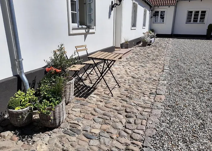 In Danmark- Agernaesgaard